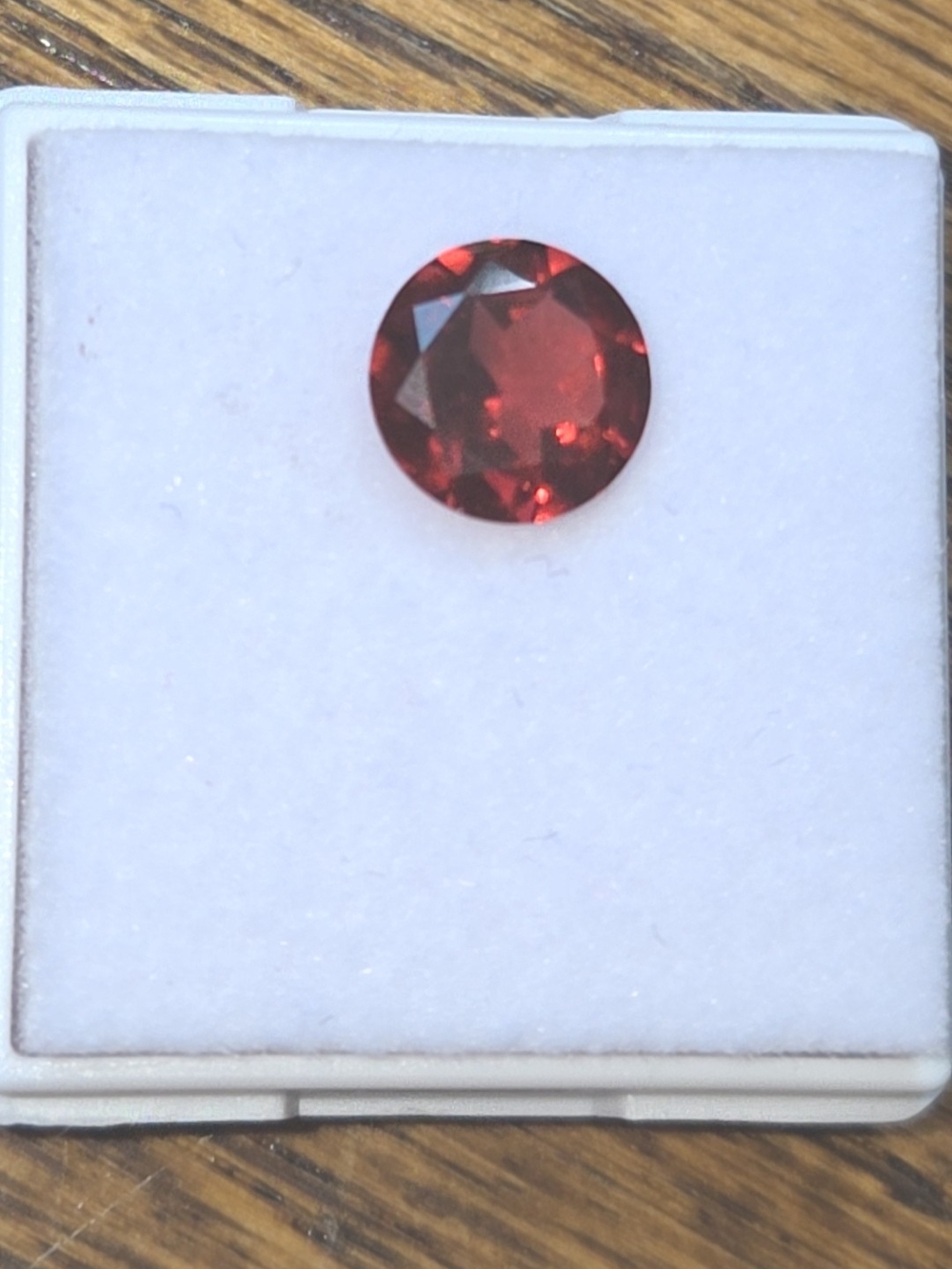 GRA Certified 1CT Round Cut Faceted Red Garnet Loose Gemstone, Transparent